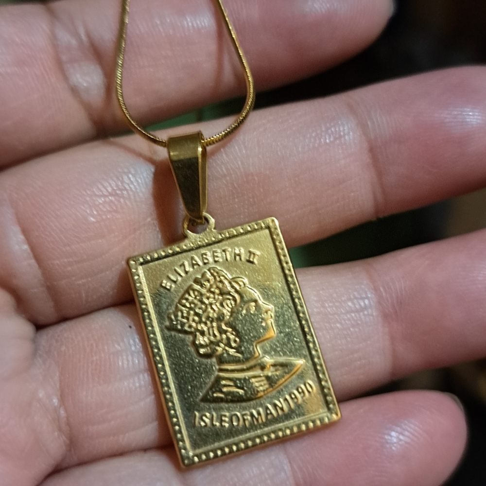 Gold-Tone Elizabeth II Rectangular Pendant Necklace